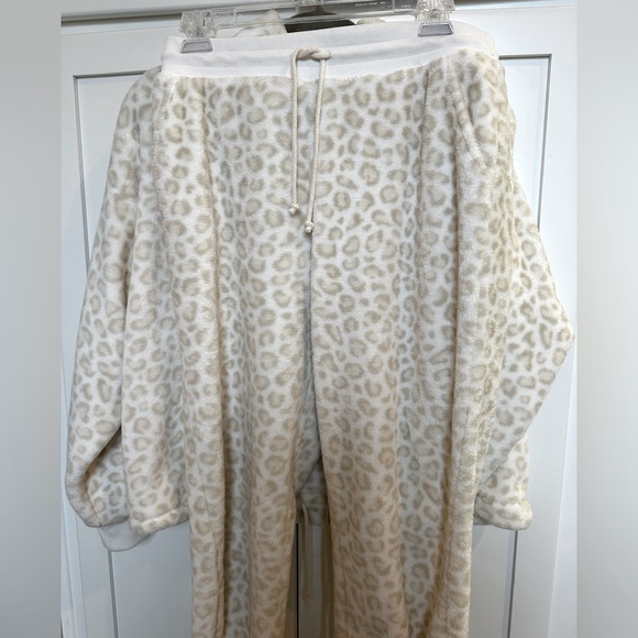 Two piece lounge set - Picture 3 of 3